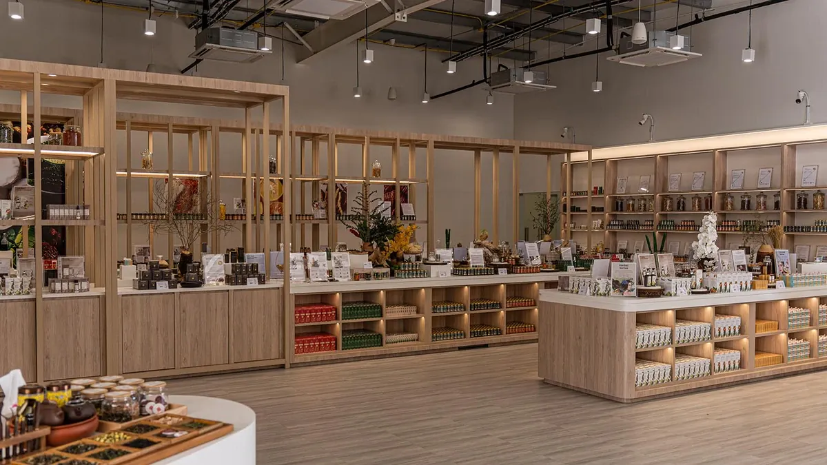 Интерьер аптеки Renala на Пхукете - традиционная тайская медицина