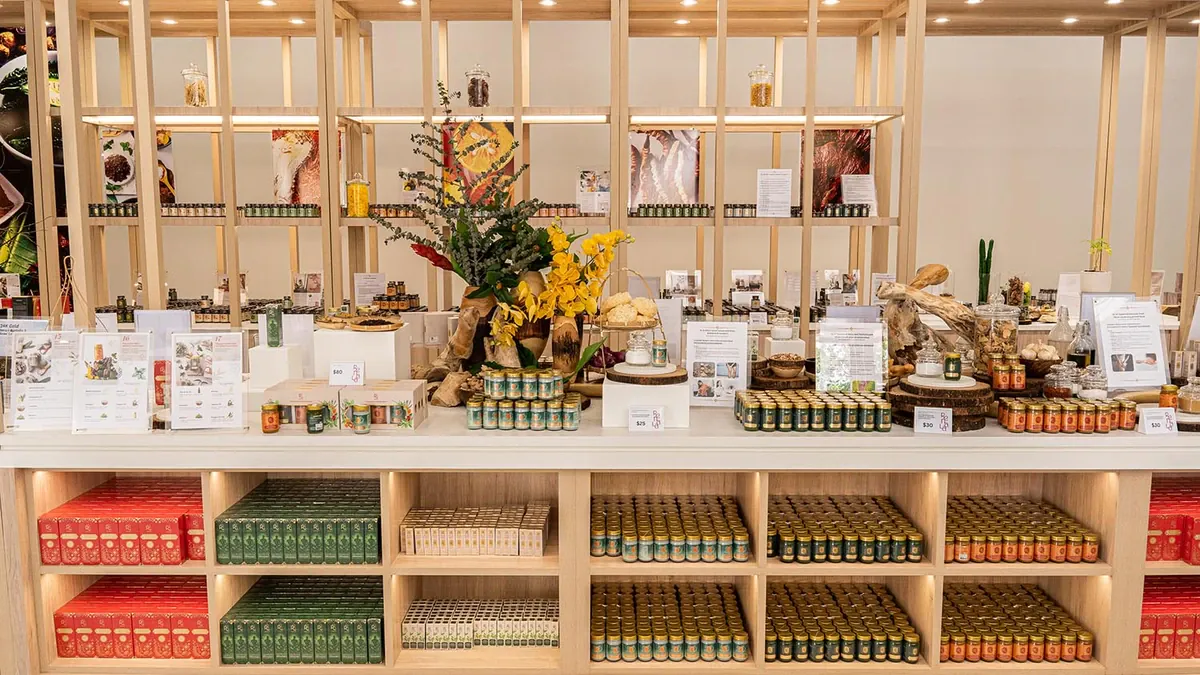 Экстракты трав и натуральные добавки в аптеке Renala на Пхукете