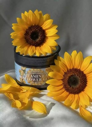 Vitamin E &amp; Sunflower Glow Body Scrub (100g)